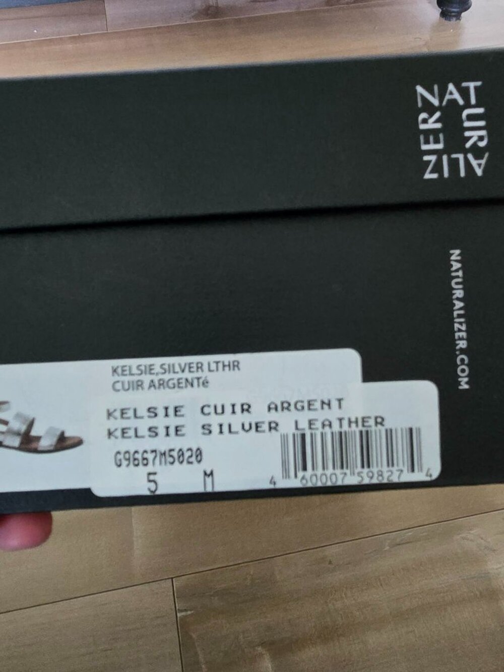 Naturalizer Kelsie Silver Leather Flat Sandals Size 5M Worn Once With Box - Picture 9 of 10